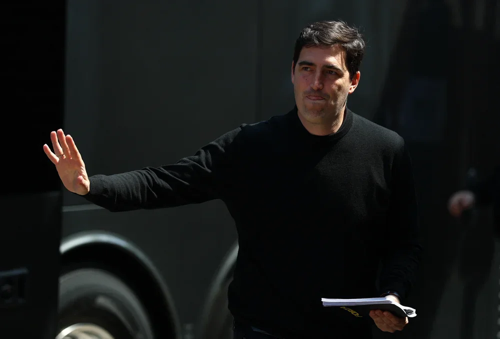Soccer Football - Premier League - Fulham v AFC Bournemouth - Craven Cottage, London, Britain - May 9, 2026 AFC Bournemouth manager Andoni Iraola arrives at the stadium ahead of the match Action Images via Reuters/Matthew Childs EDITORIAL USE ONLY. NO USE WITH UNAUTHORIZED AUDIO, VIDEO, DATA, FIXTURE LISTS, CLUB/LEAGUE LOGOS OR 'LIVE' SERVICES. ONLINE IN-MATCH USE LIMITED TO 120 IMAGES, NO VIDEO EMULATION. NO USE IN BETTING, GAMES OR SINGLE CLUB/LEAGUE/PLAYER PUBLICATIONS. PLEASE CONTACT YOUR ACCOUNT REPRESENTATIVE FOR FURTHER DETAILS..