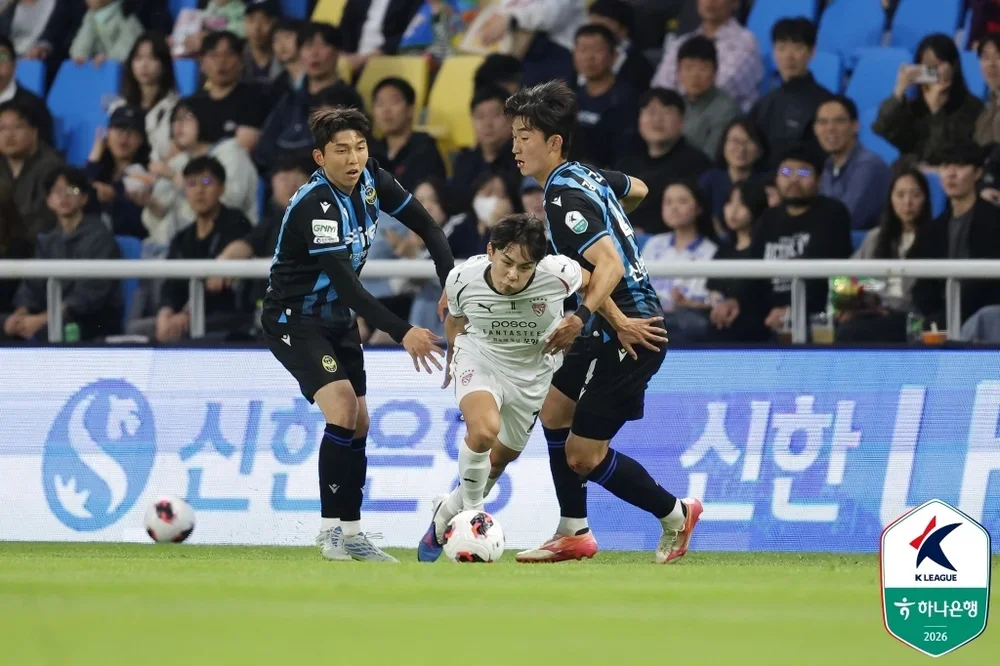 K리그1 포항과 인천의 경기 장면